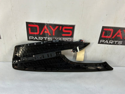 Center console trim - Day's Parts Yard