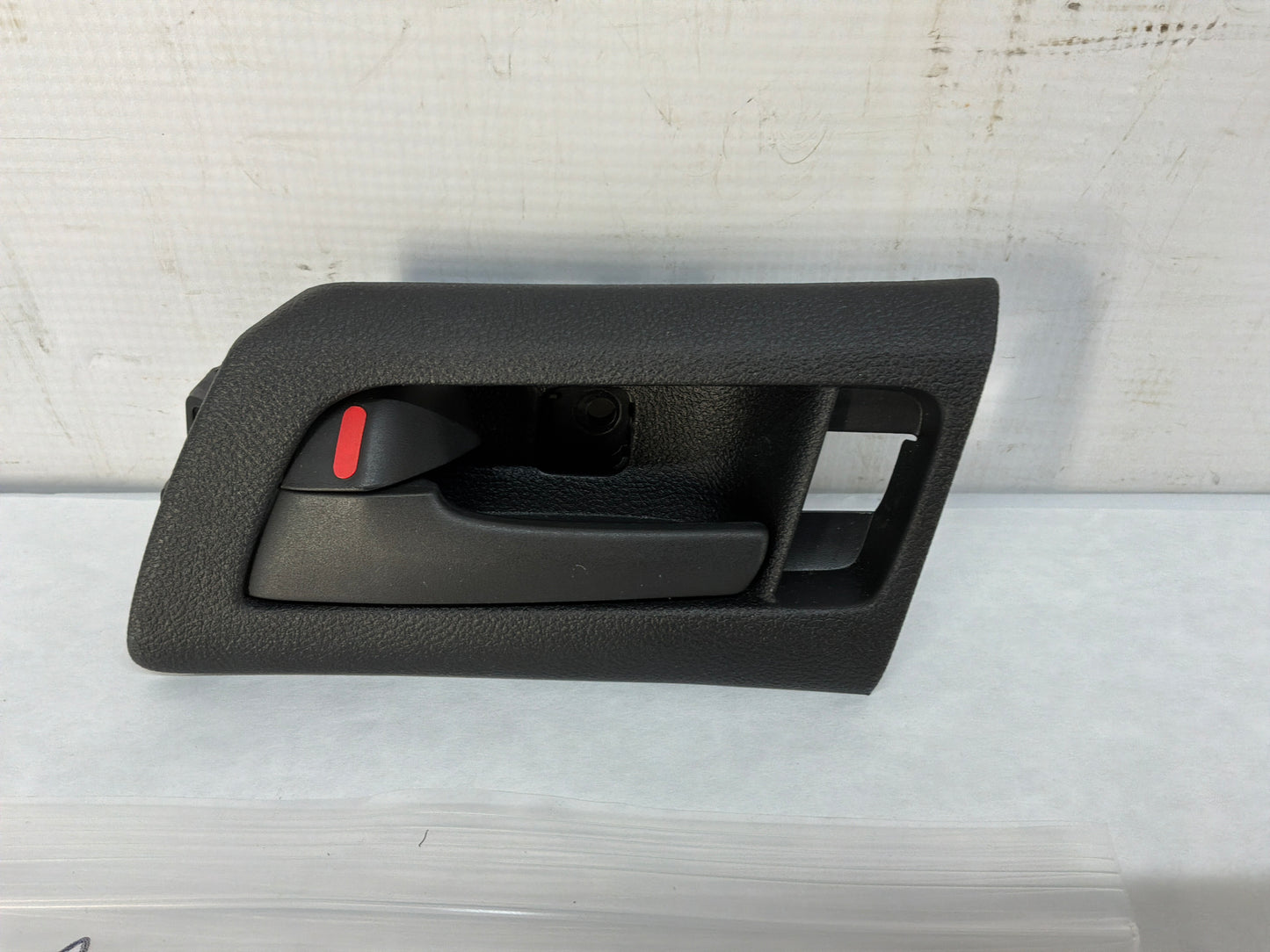Rh rear door handle - Day's Parts Yard