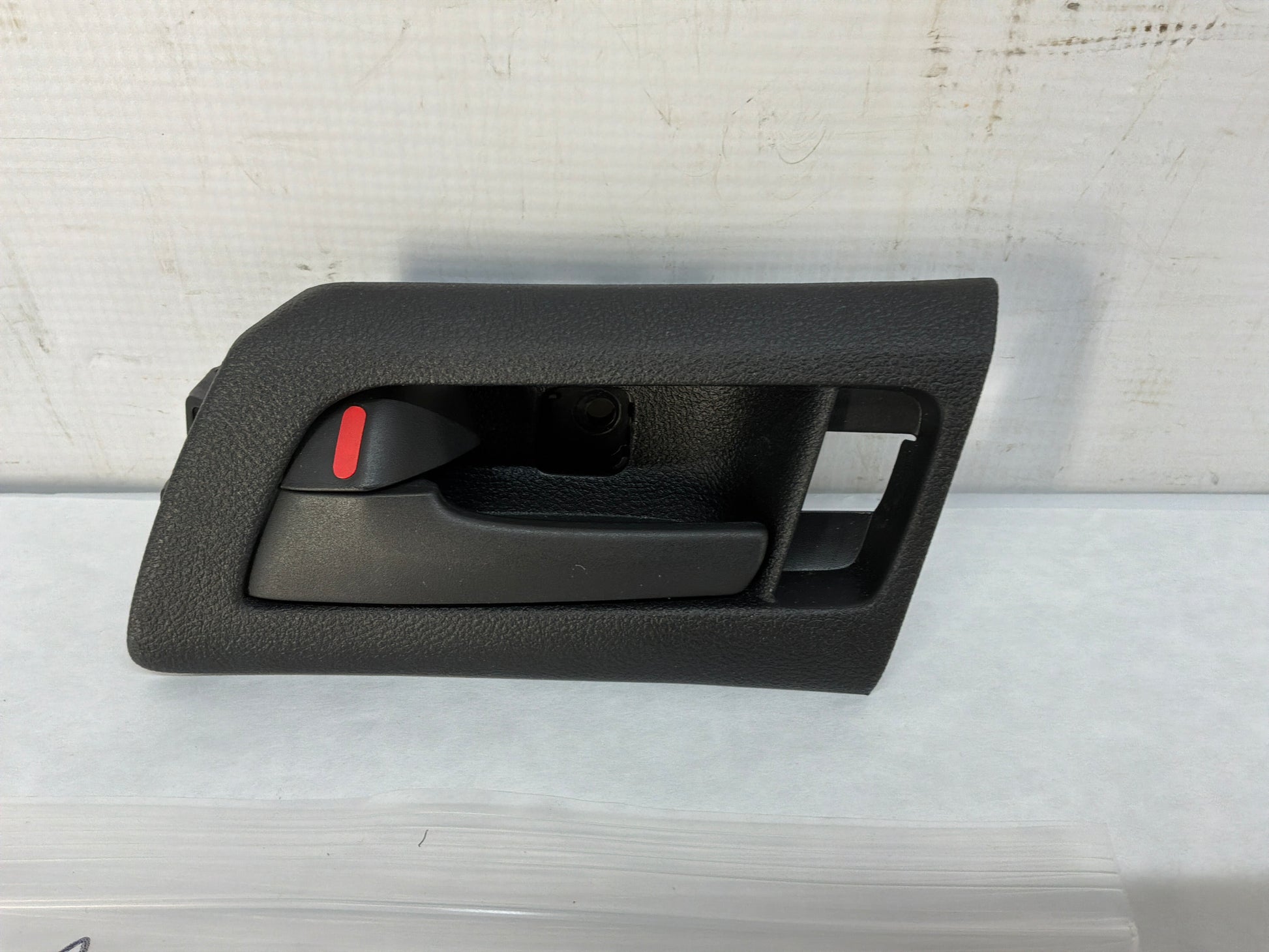 Rh rear door handle - Day's Parts Yard