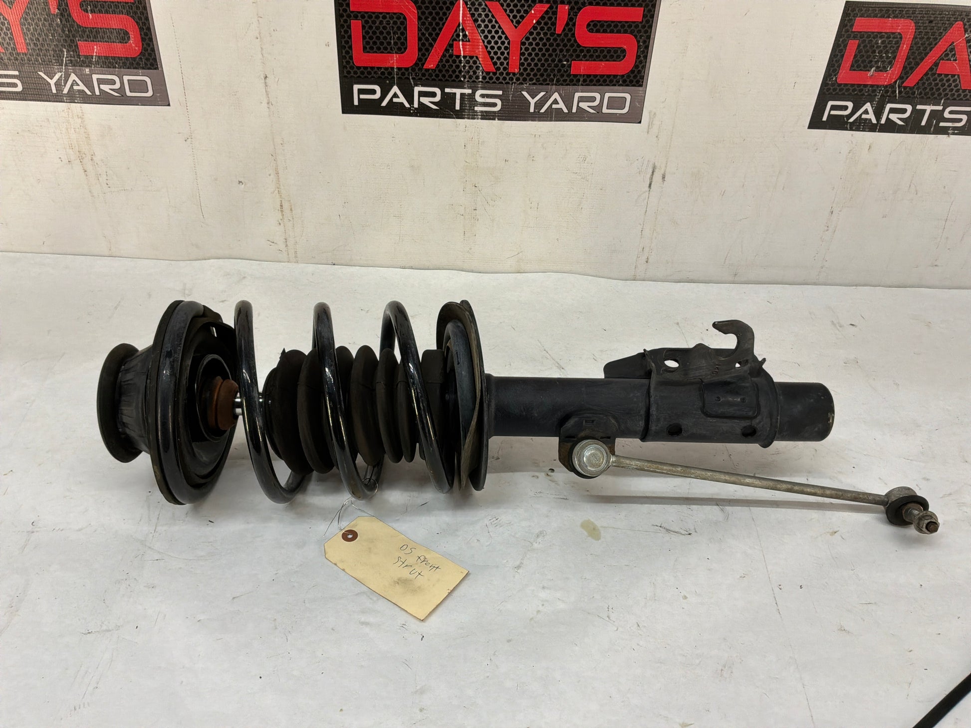Lh front strut - Day's Parts Yard