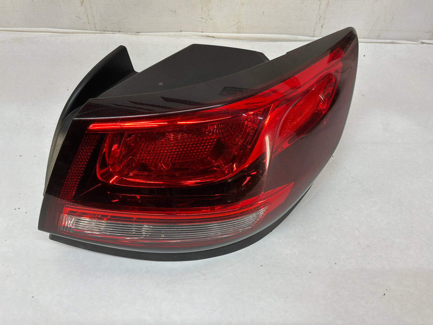 2015 Chevy SS Sedan RH Passenger Outer Tail Light Taillight Stop Lamp OEM