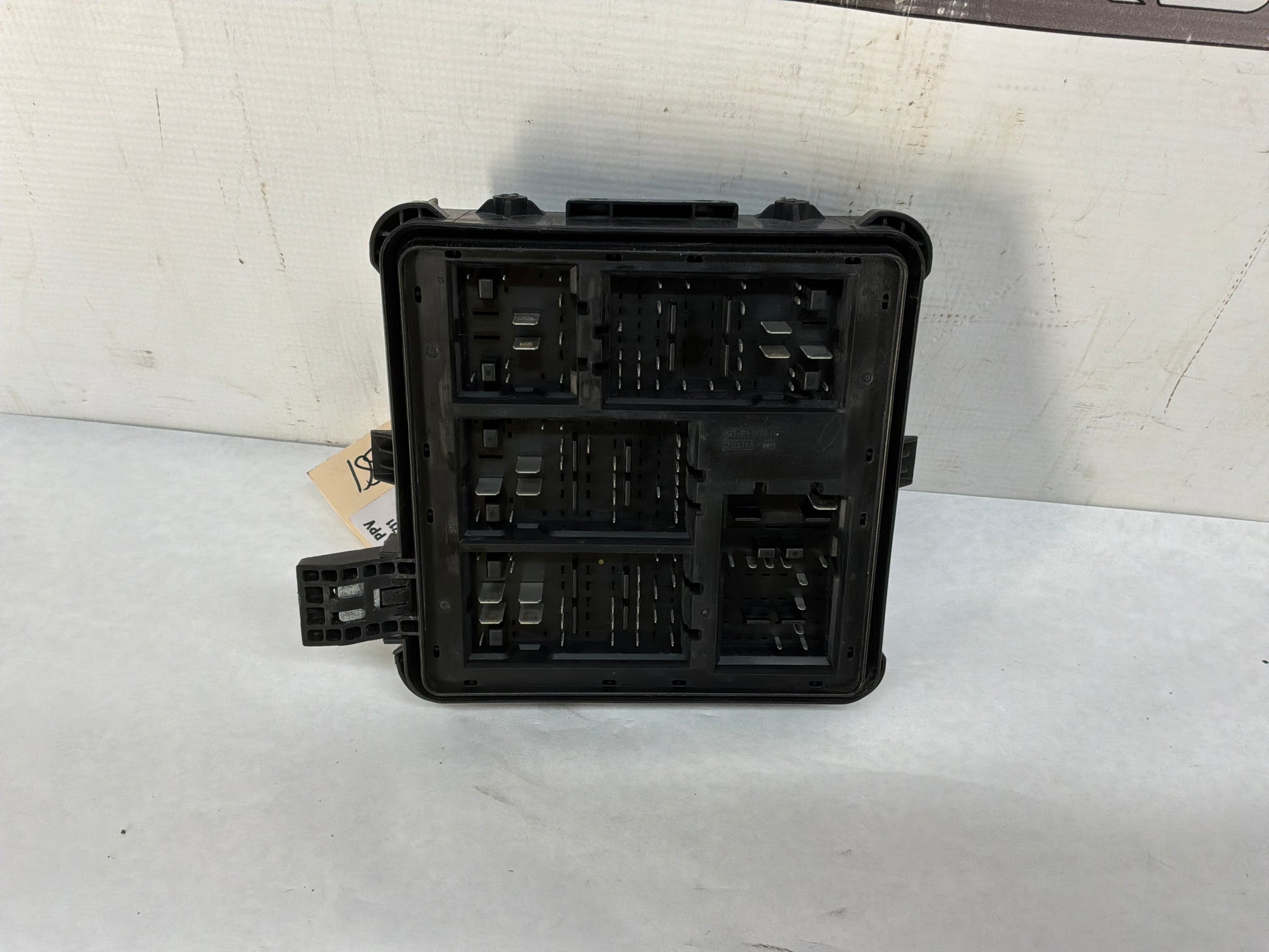 Fuse box - Day's Parts Yard