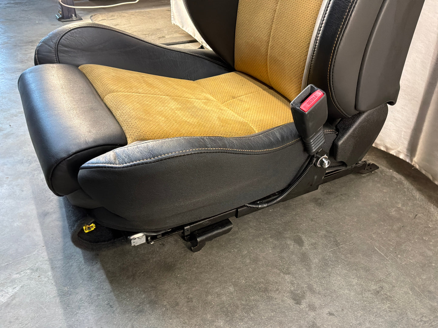 2011 Cadillac CTS-V Coupe Recaro Front RH Passenger Seat OEM