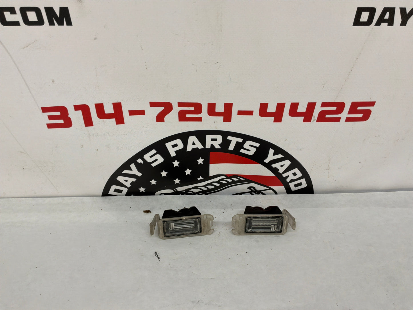 2005 Pontiac GTO License Plate Tag Light Lamp Set OEM