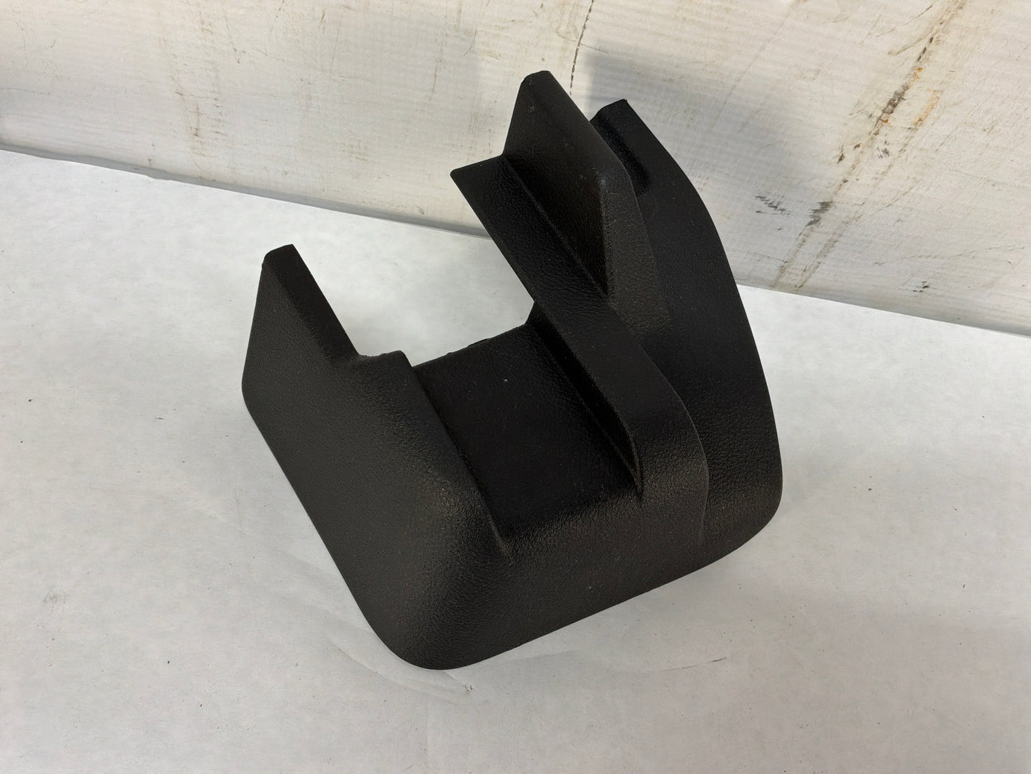 Rh seat track trim - Day's Parts Yard
