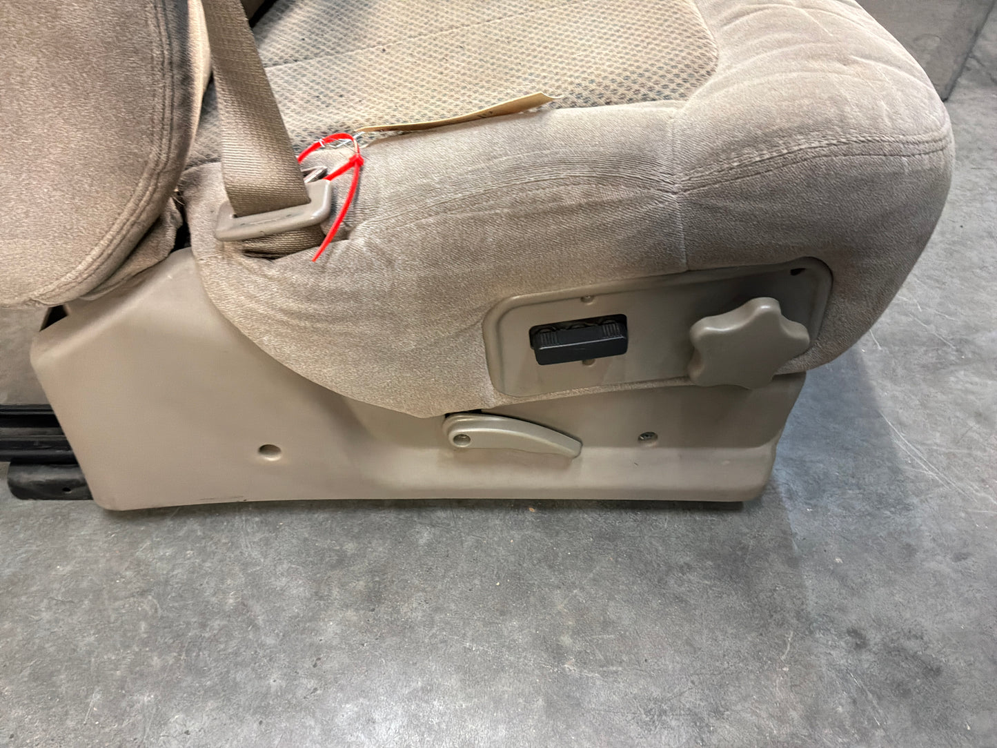 Front seats - Day's Parts Yard