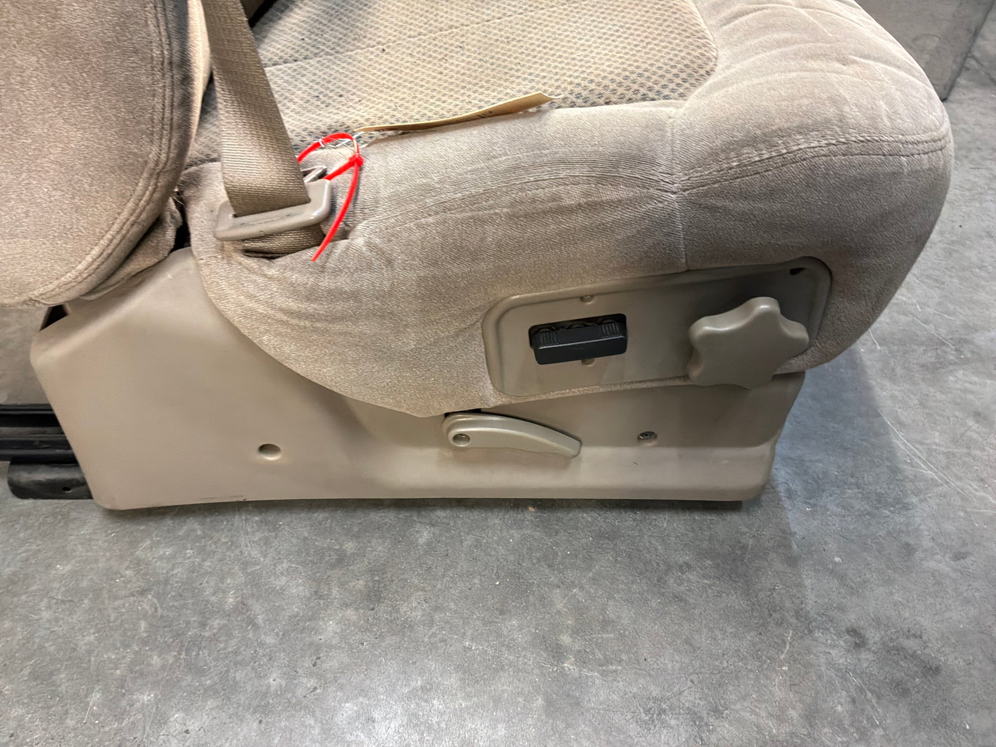 Front seats - Day's Parts Yard