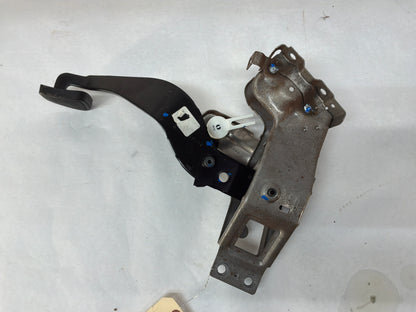 2014 Chevy Camaro SS  Manual Transmission Pedal Brake Clutch Master Cylinder Assembly OEM