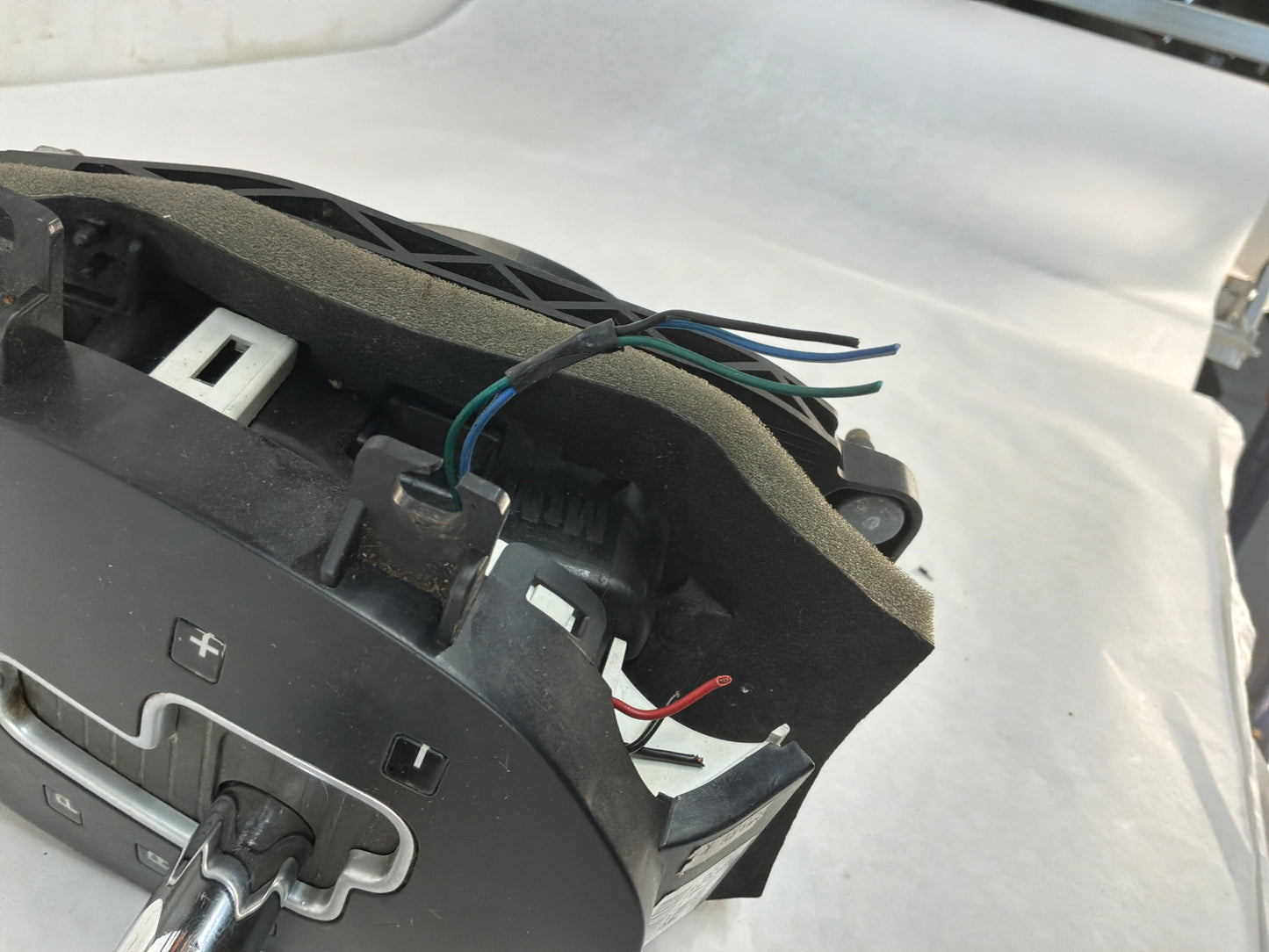 2009 Pontiac G8 Automatic Gear Selector Shifter Assembly OEM - Day's Parts Yard