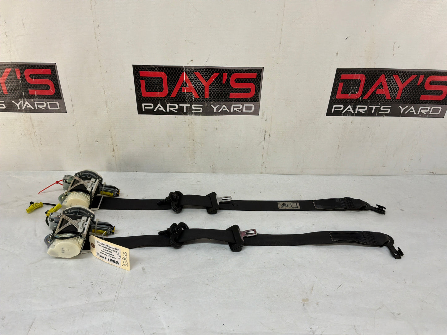 2016 Chevy Caprice PPV RH & LH Front Seat Belt Seatbelt Retractors OEM