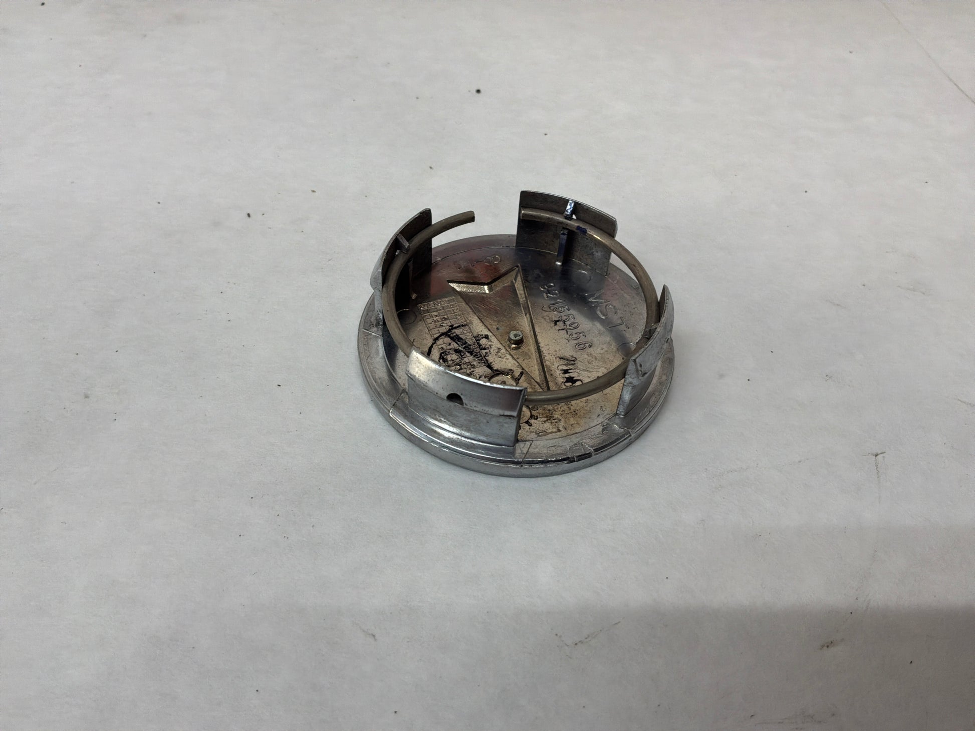 2006 Pontiac GTO Wheel Center Cap OEM - Day's Parts Yard