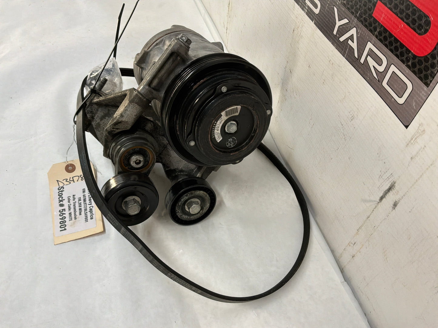 Ac compressor w. Bracket - Day's Parts Yard