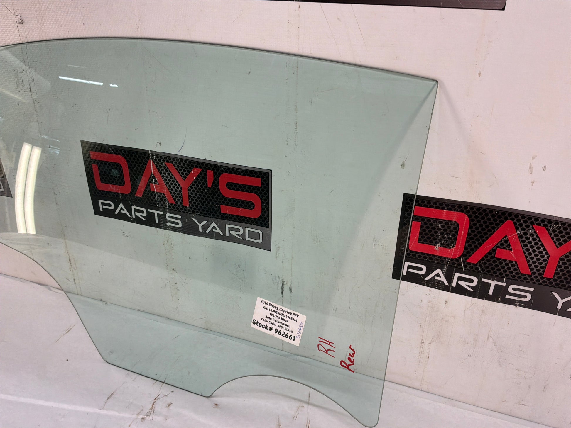 Rh rear window glass - Day's Parts Yard