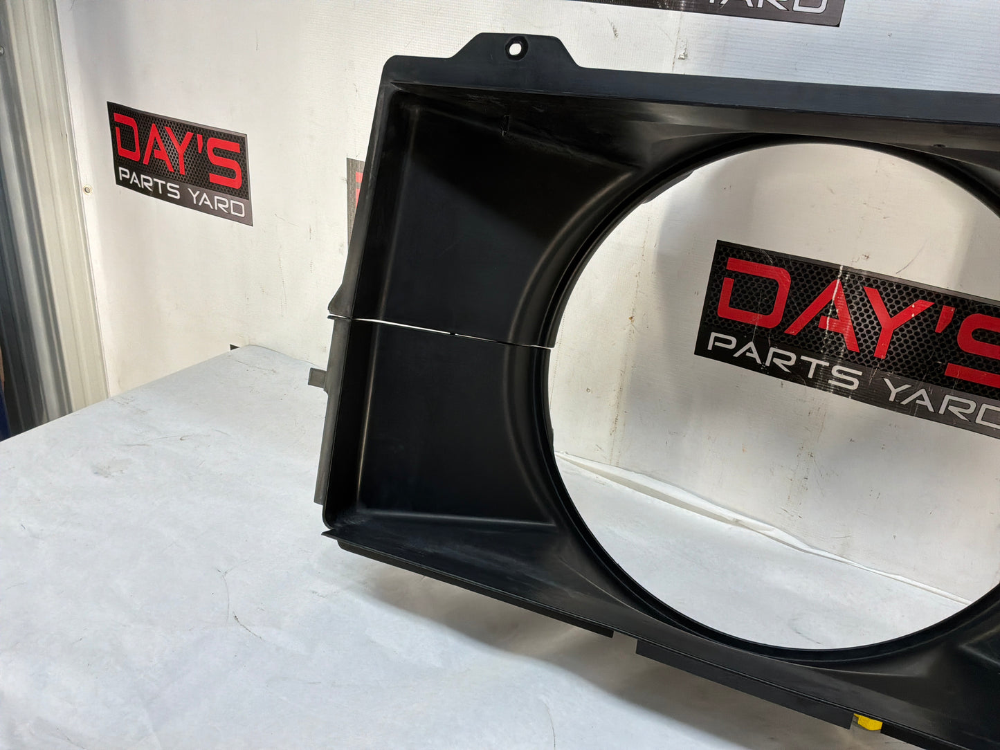 2002 Cadillac Escalade EXT 2-Piece Fan Shroud OEM