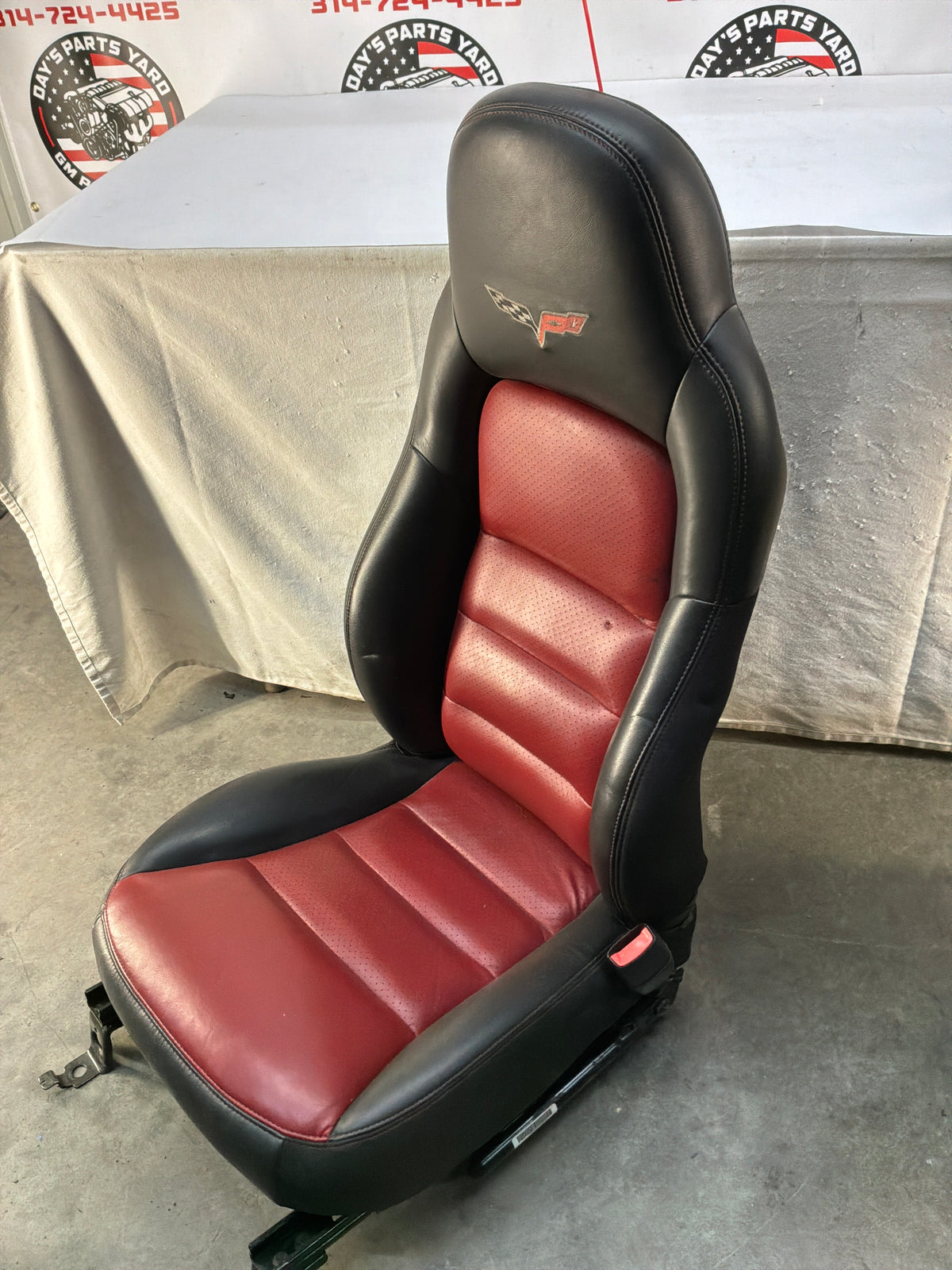 2007 Chevy C6 Corvette Convertible Seats RH & LH Front Seats OEM Red & Black