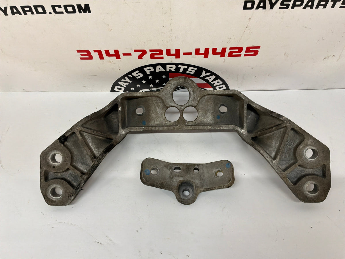2012 Cadillac CTS-V Automatic Transmission Crossmember Mount OEM