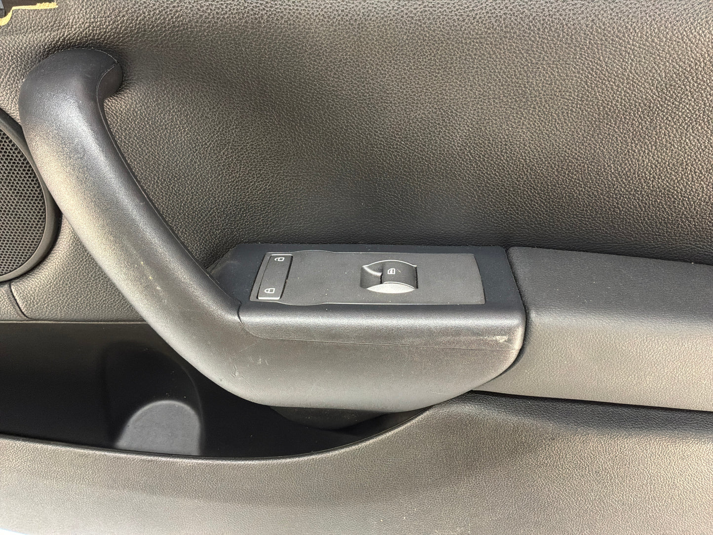 2013 Chevy Caprice PPV RH Passenger Front Interior Door Panel OEM - Day's Parts Yard
