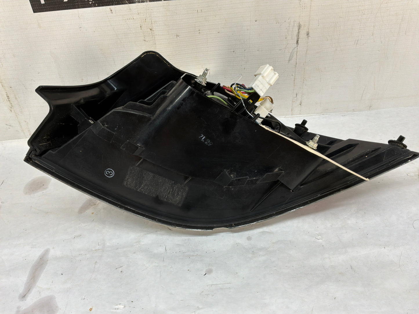 2008 Pontiac G8 LH Driver Tail Light Taillight Lamp OEM