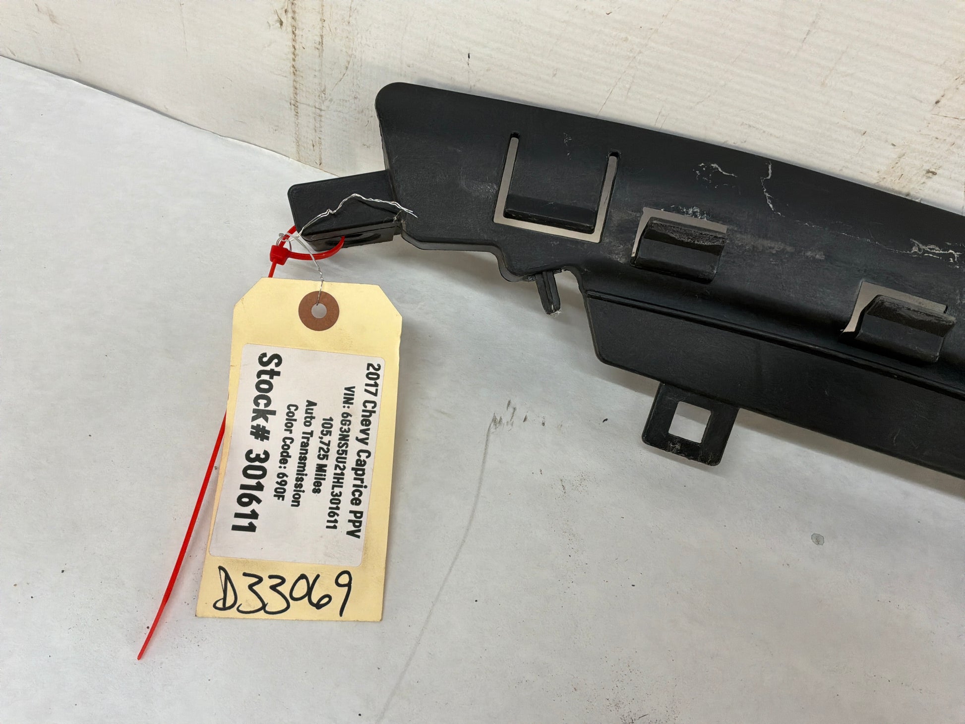 Bumper bracket - Day's Parts Yard