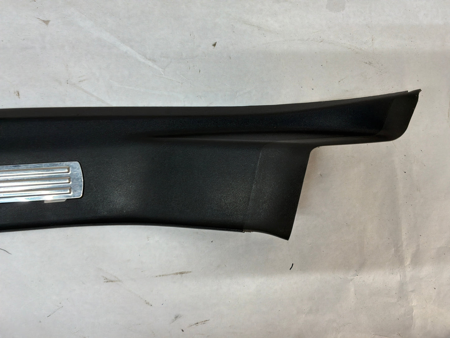 2008 Pontiac G8 GT RH Passenger Rear Door Trim Sill Scuff Kick Panel OEM