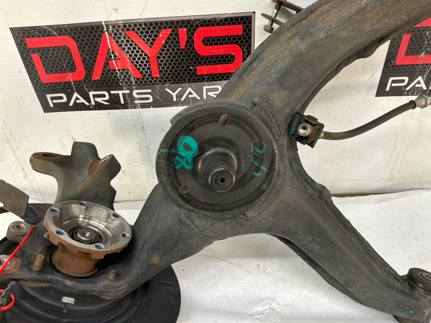 2006 Pontiac GTO RH Passenger Rear Suspension Spindle Hub Knuckle Control Arm OEM