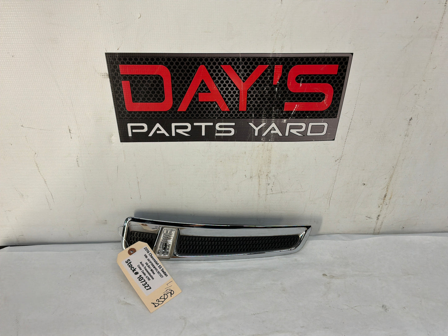 Lh fender marker - Day's Parts Yard