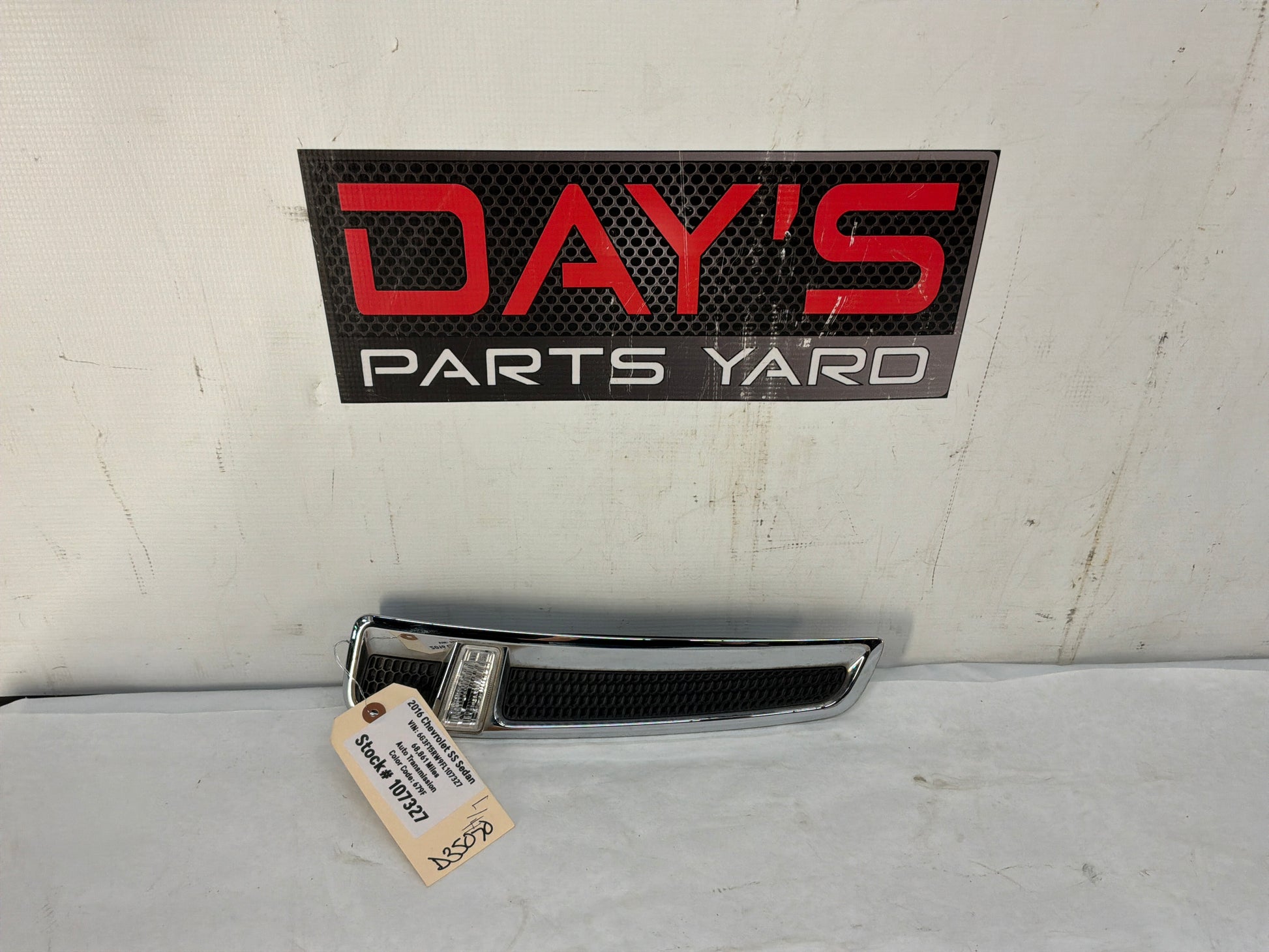 Lh fender marker - Day's Parts Yard