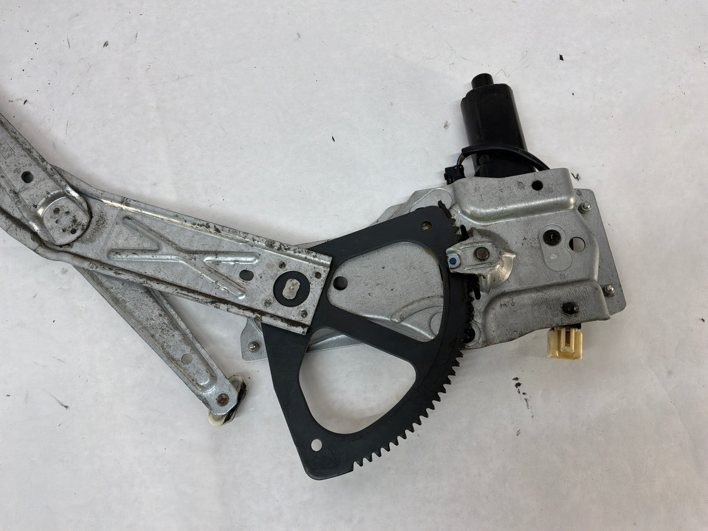 2005 Pontiac GTO RH Passenger Front Window Regulator Motor OEM