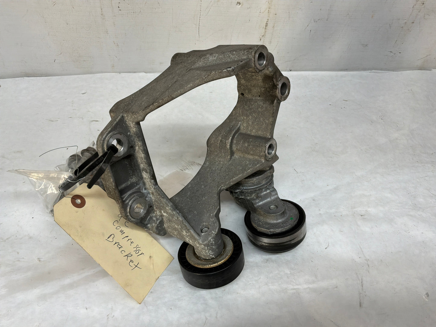 2008 Pontiac G8 GT AC A/C Air Conditioner Compressor Bracket w/ Hardware