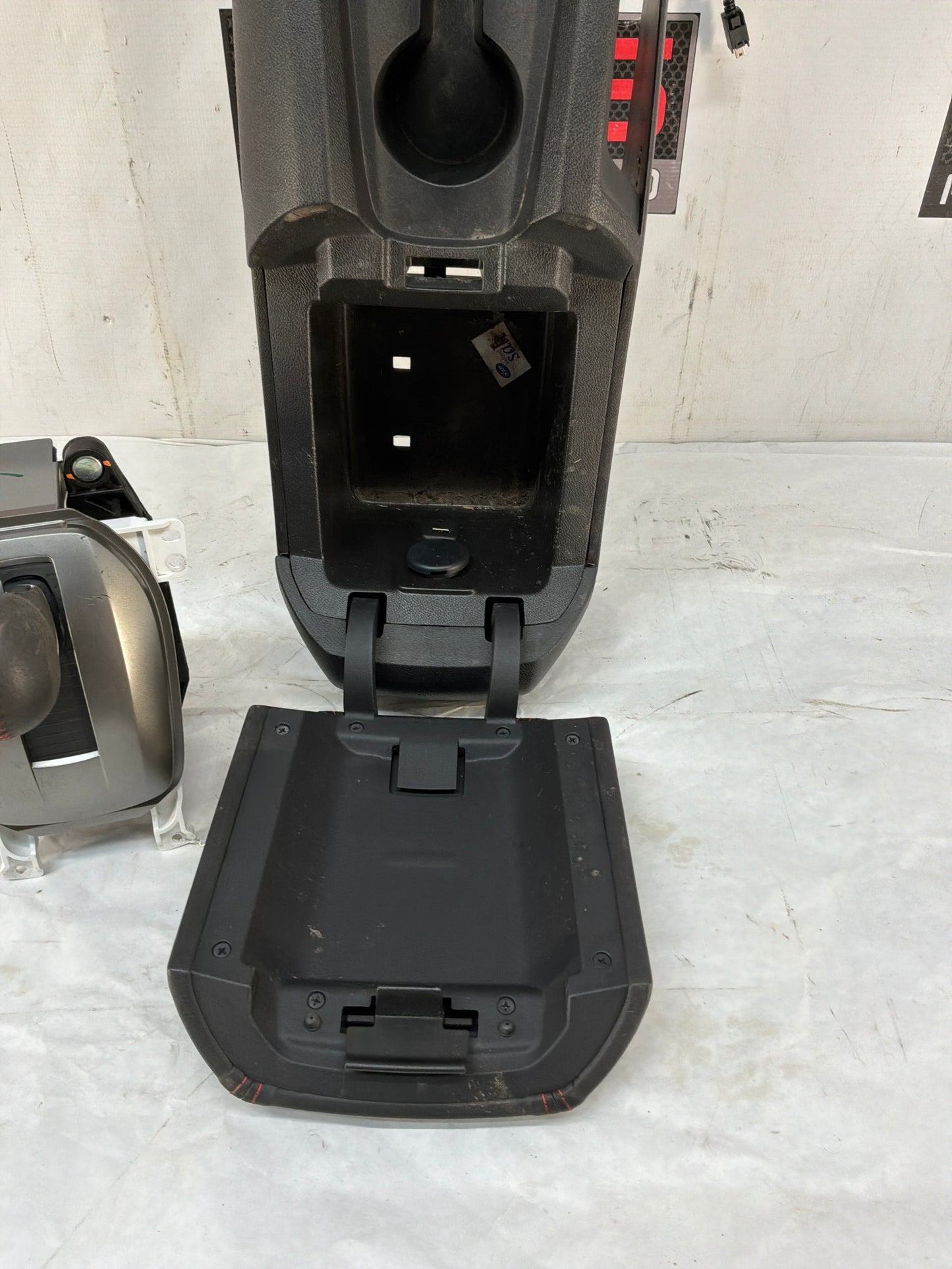 Center console w shifter - Day's Parts Yard