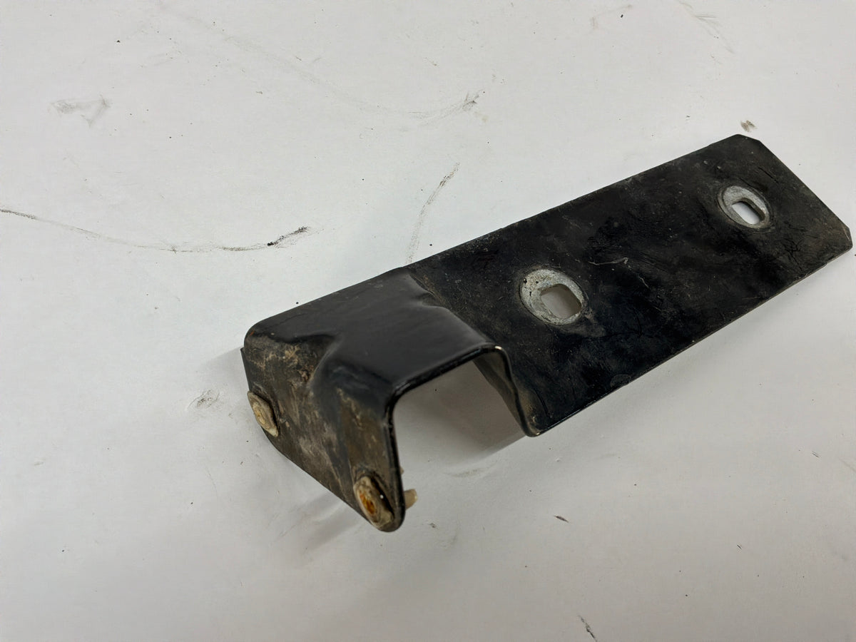 2006 Pontiac GTO LH Driver Fender Side Skirt Rocker Molding Support Bracket OEM