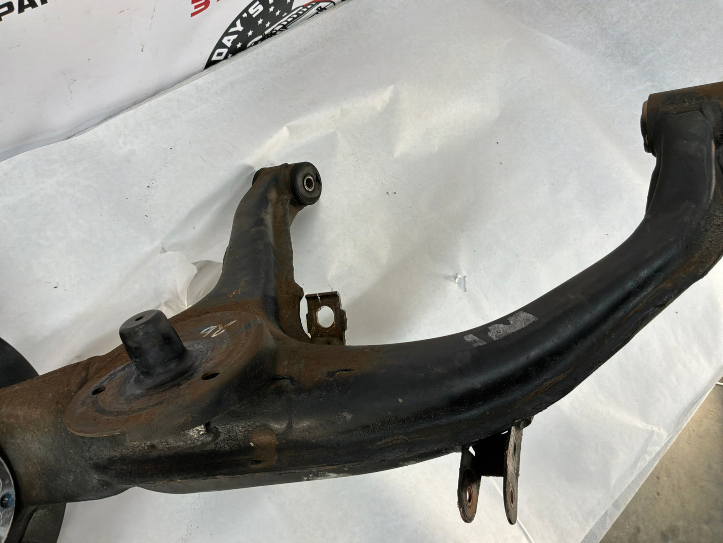 2005 Pontiac GTO LH Driver Rear Suspension Spindle Hub Knuckle Control Arm OEM