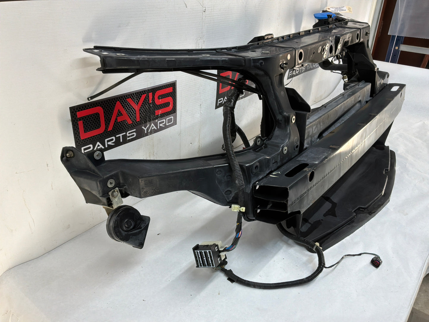 Radiator core support bracket - Day's Parts Yard
