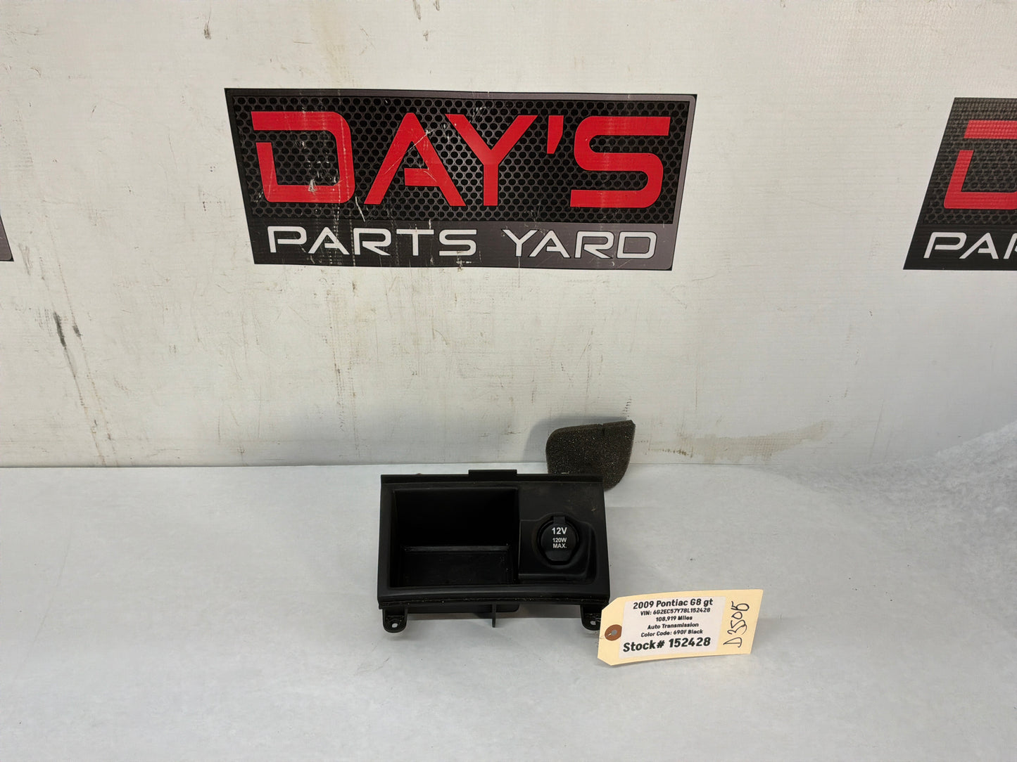 2009 Pontiac G8 GT Lower Radio Center Console Storage Cubby Compartment Assembly OEM - Day's Parts Yard