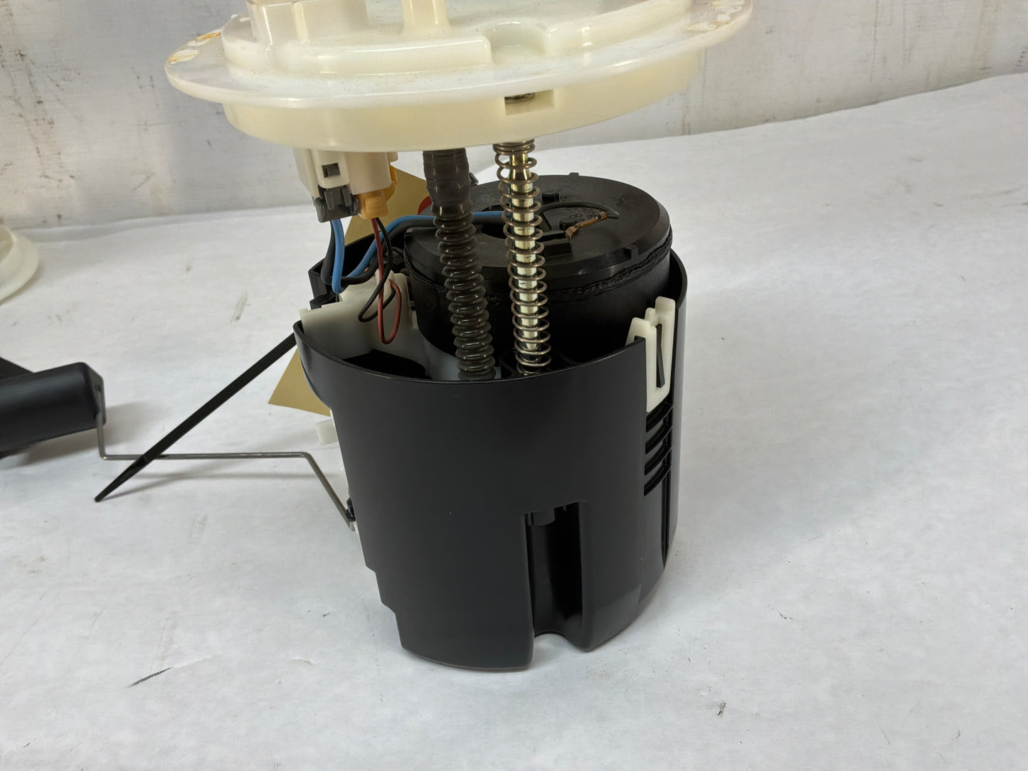 2008 Pontiac G8 GT Gas Fuel Pump Level Sending Unit Assembly OEM