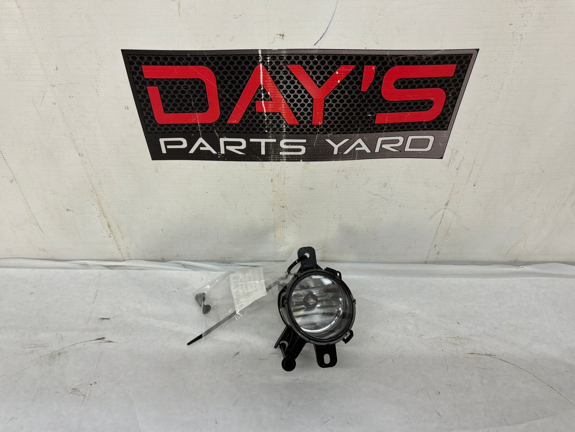 Fog light - Day's Parts Yard