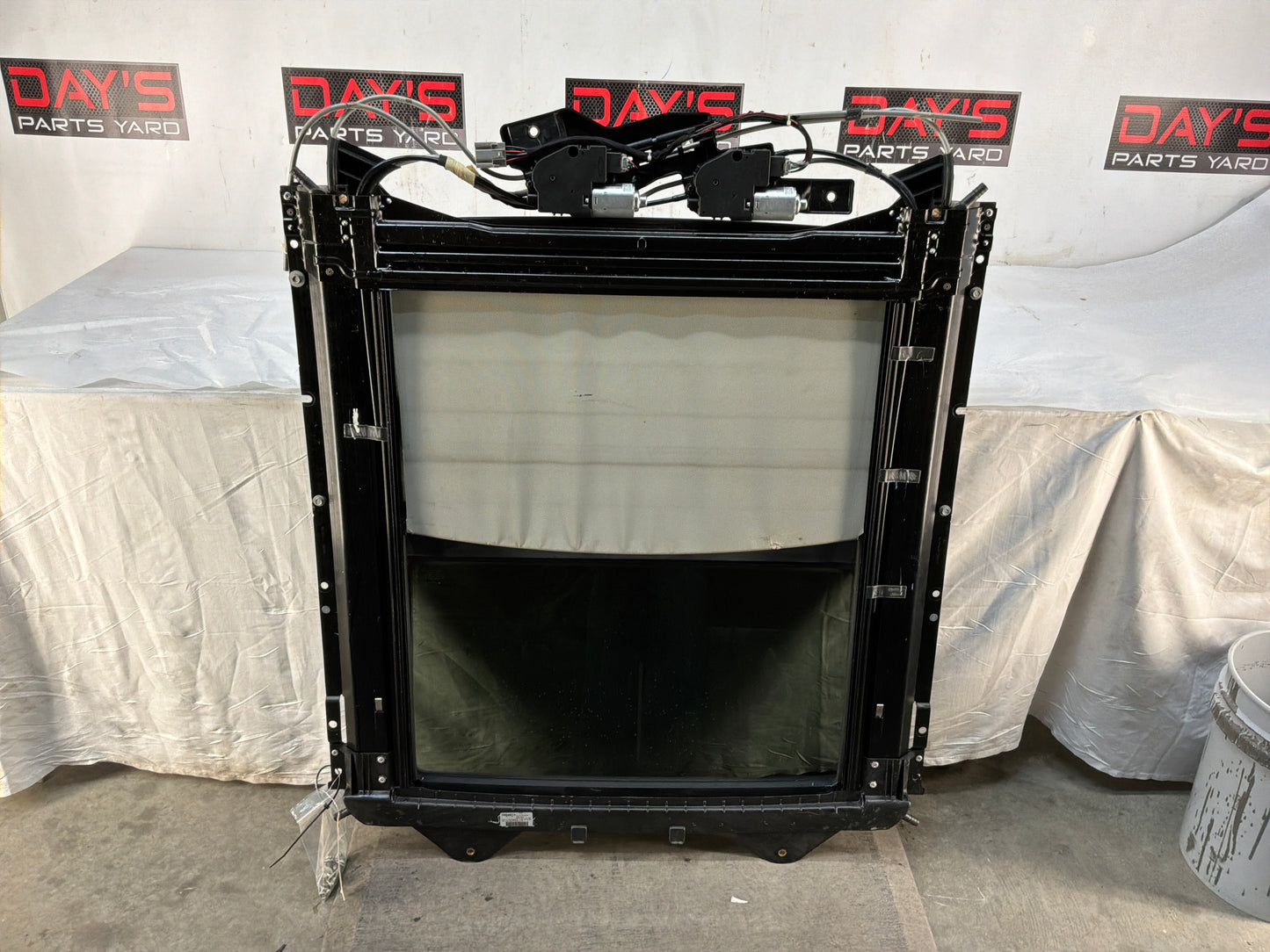 2014 Cadillac CTS-V Sedan Sunroof Sun Moon Moonroof Roof OEM - Day's Parts Yard