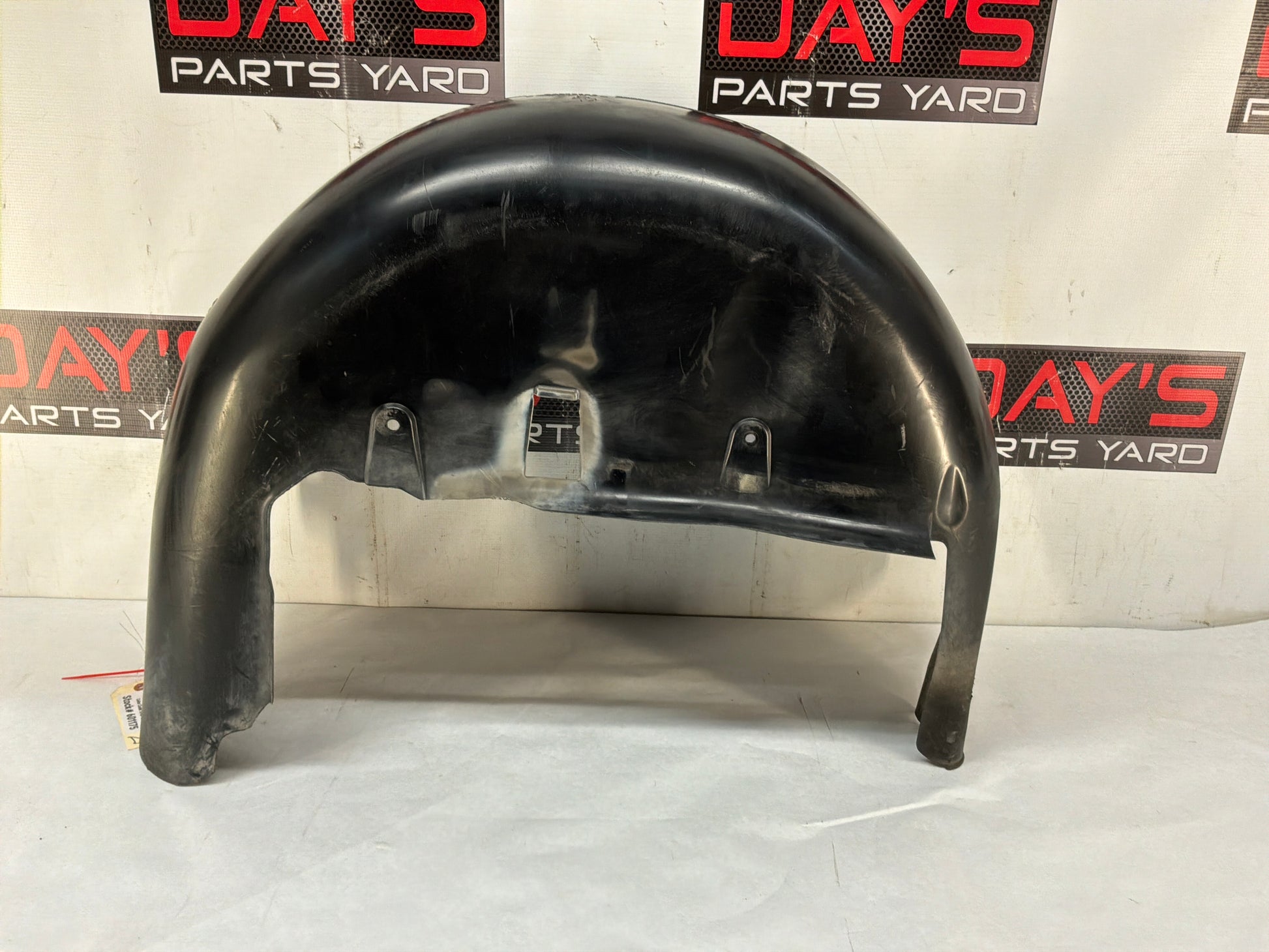 Rh rear wheel liner - Day's Parts Yard