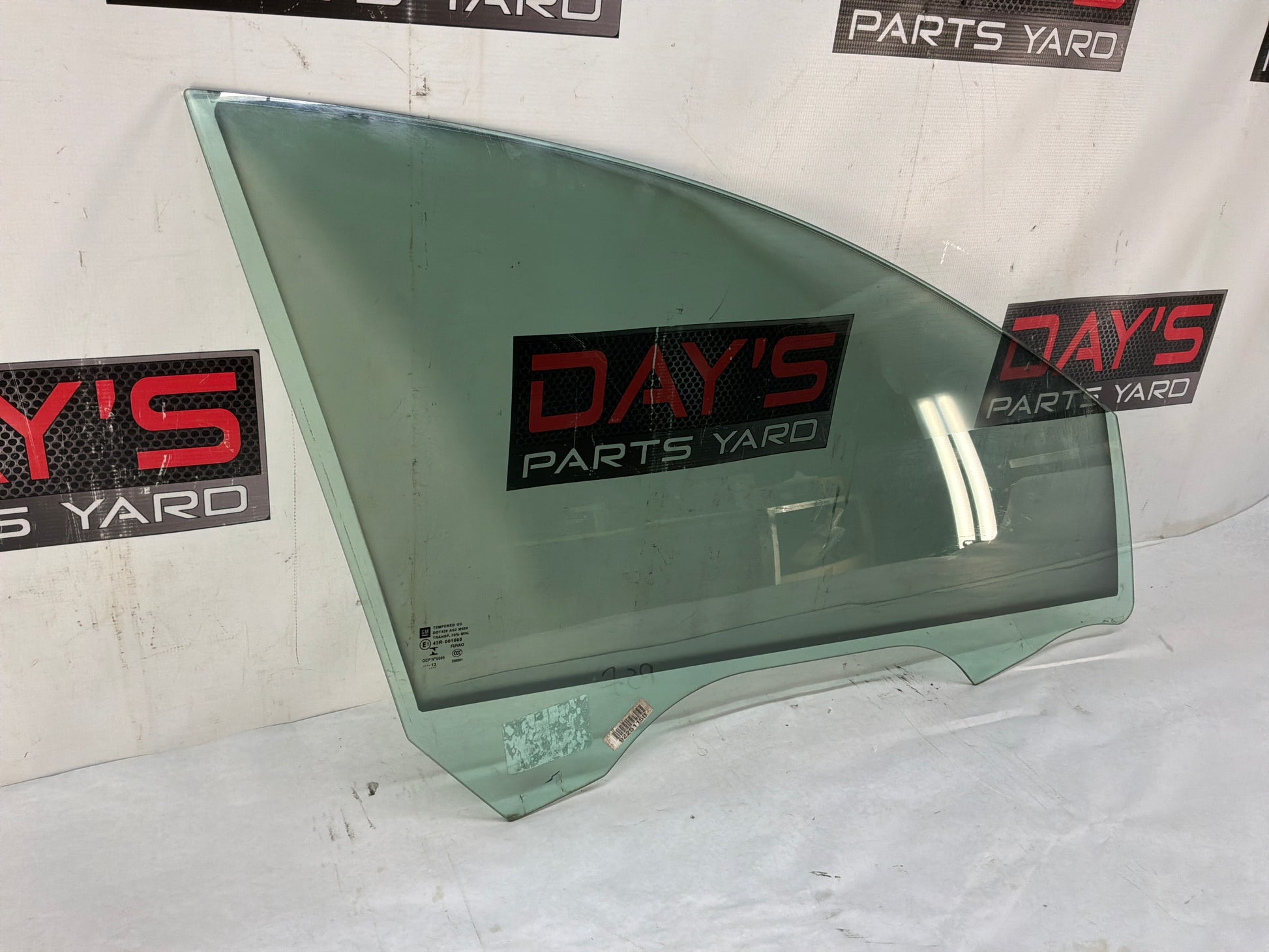 Rh front door window glass - Day's Parts Yard