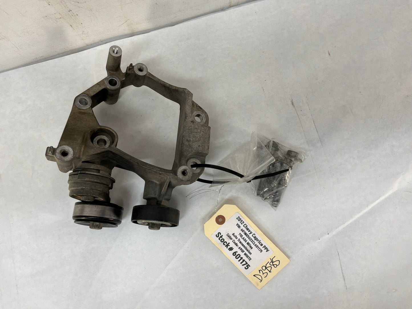 Ac compressor bracket - Day's Parts Yard
