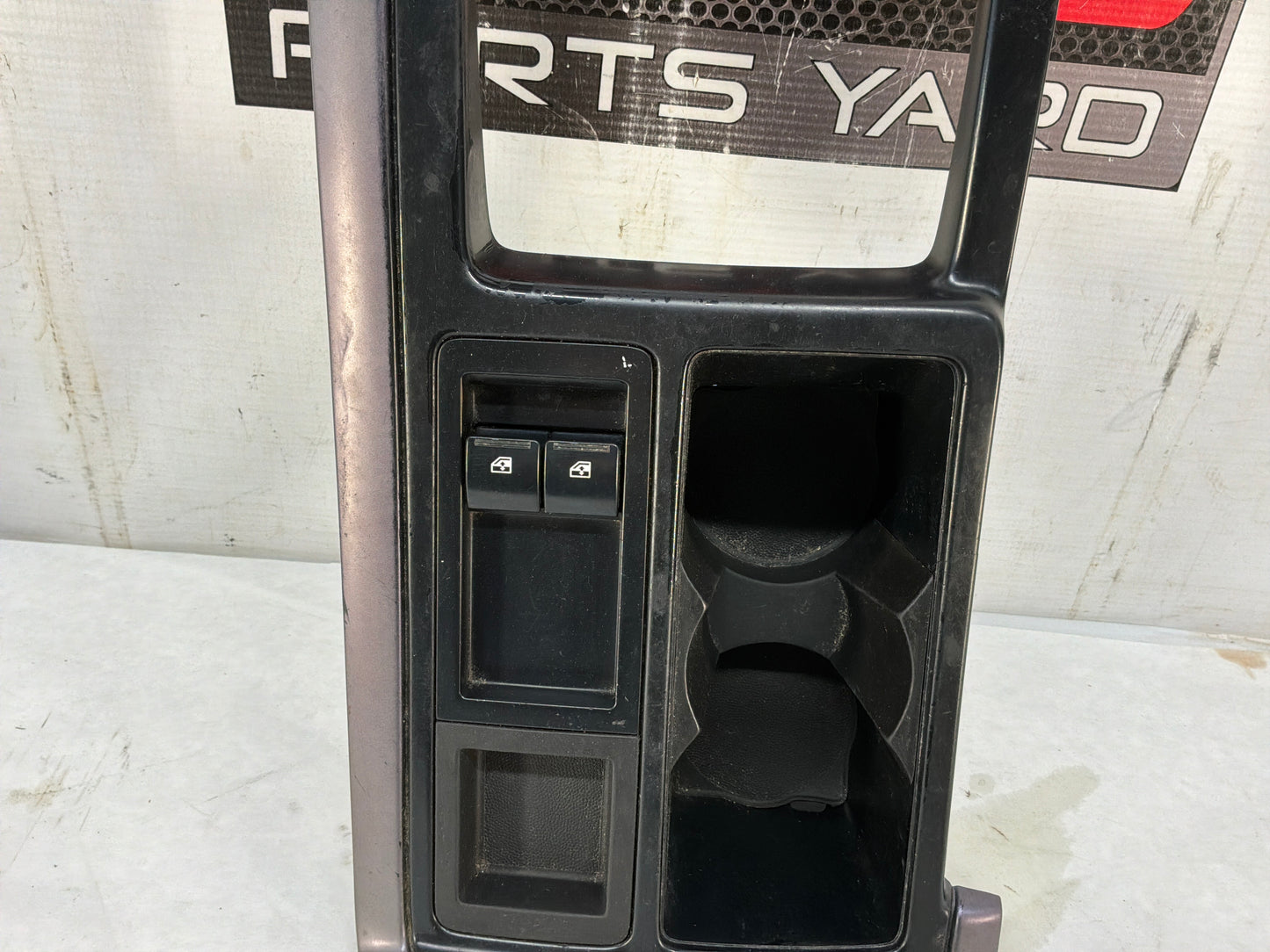 Center console trim - Day's Parts Yard