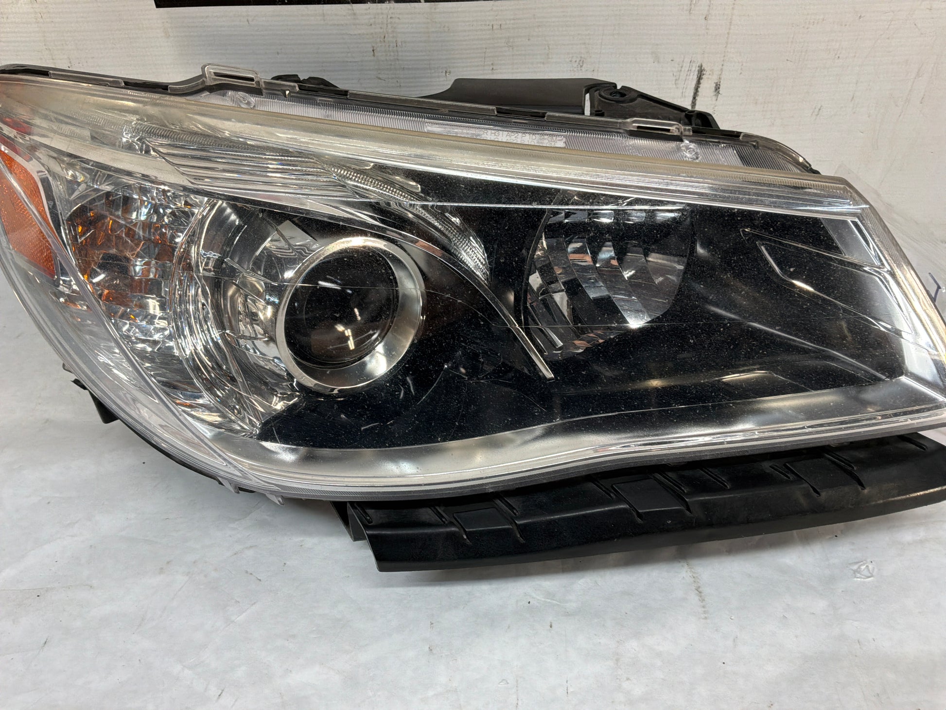 Rh headlight - Day's Parts Yard