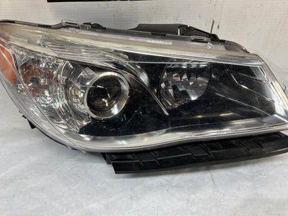 Rh headlight - Day's Parts Yard