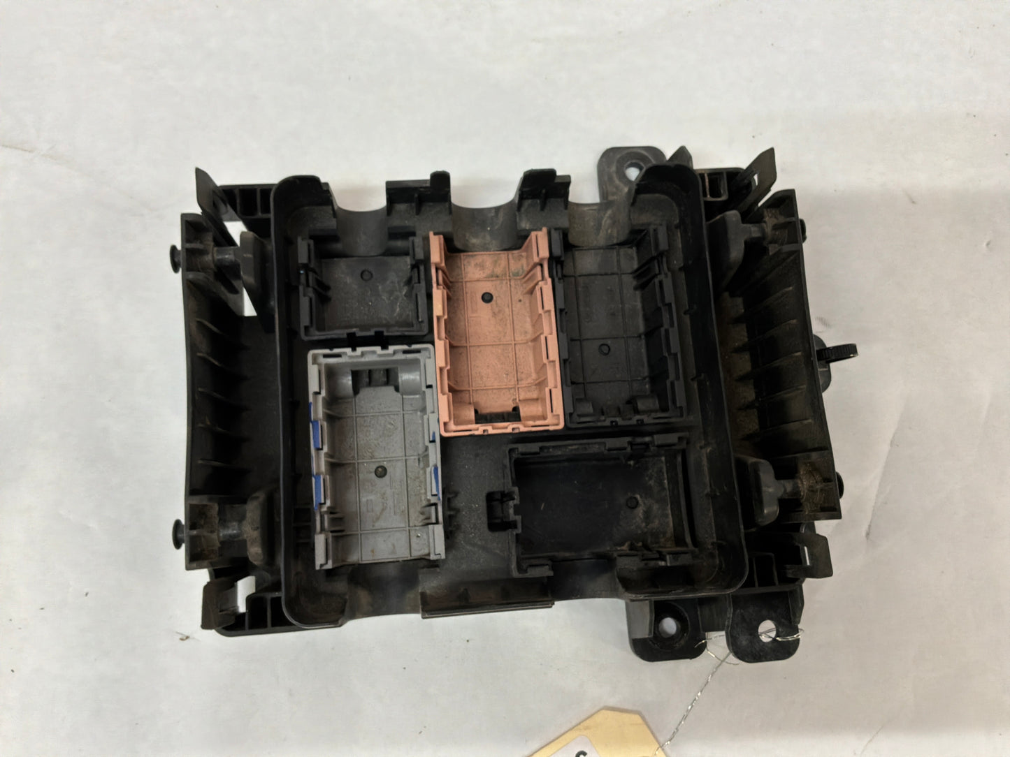 2014 Chevy SS Sedan Engine Bay Fuse Junction Box Block Panel Retainer Block OEM