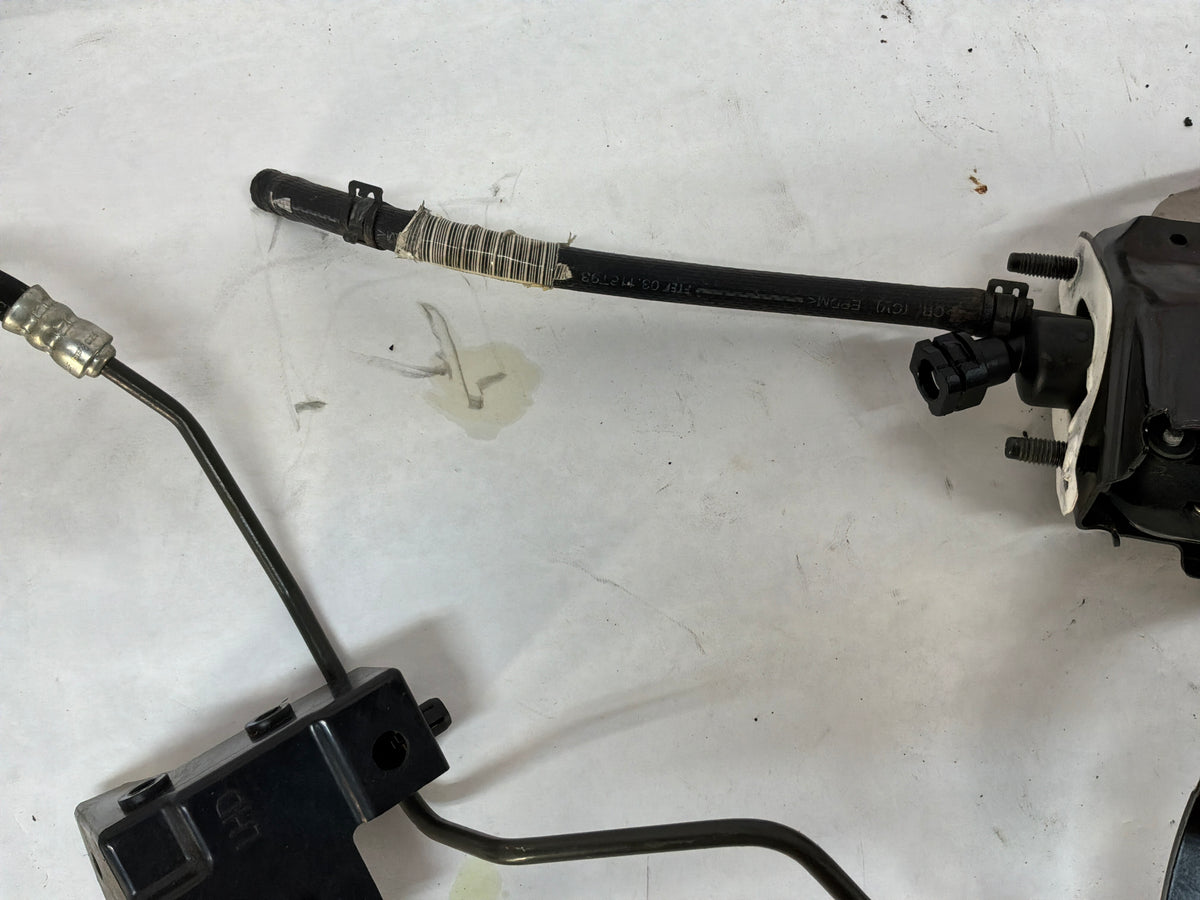 2015 Chevy Camaro SS 1LE Manual Transmission Pedal Brake Clutch Master Cylinder Assembly OEM