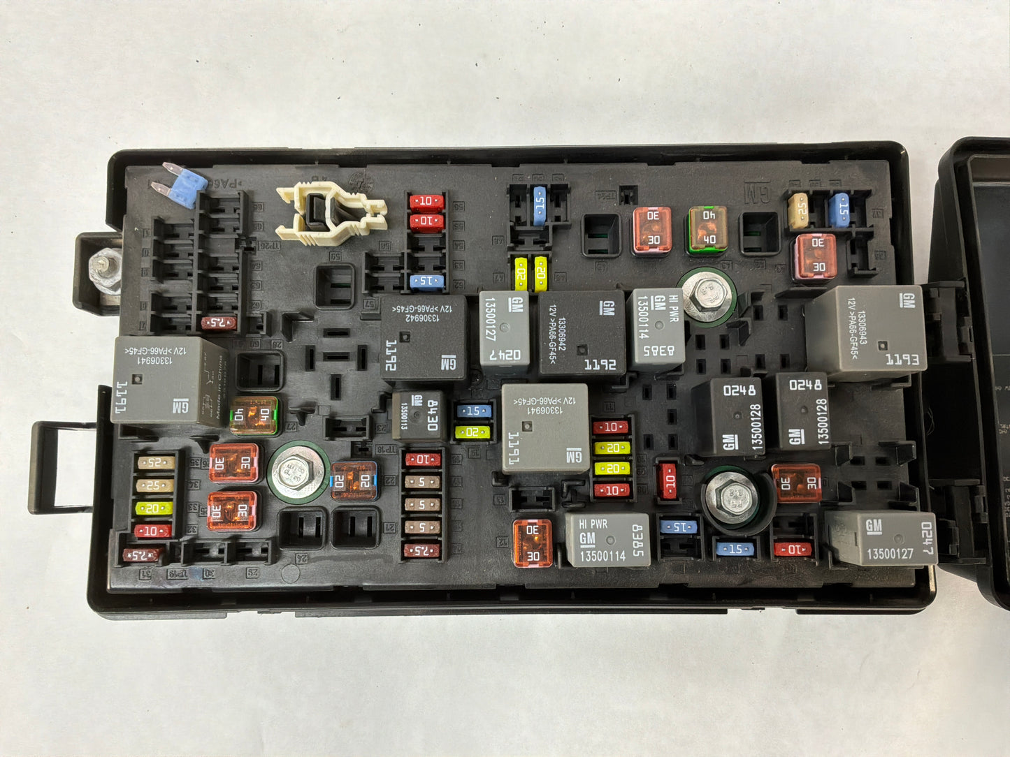2014 Chevy Camaro SS Engine Bay Accessory Wiring Junction Fuse Relay Box Block OEM
