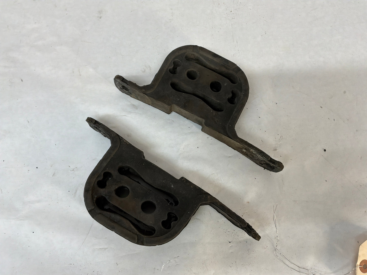 Exhaust hangers - Day's Parts Yard