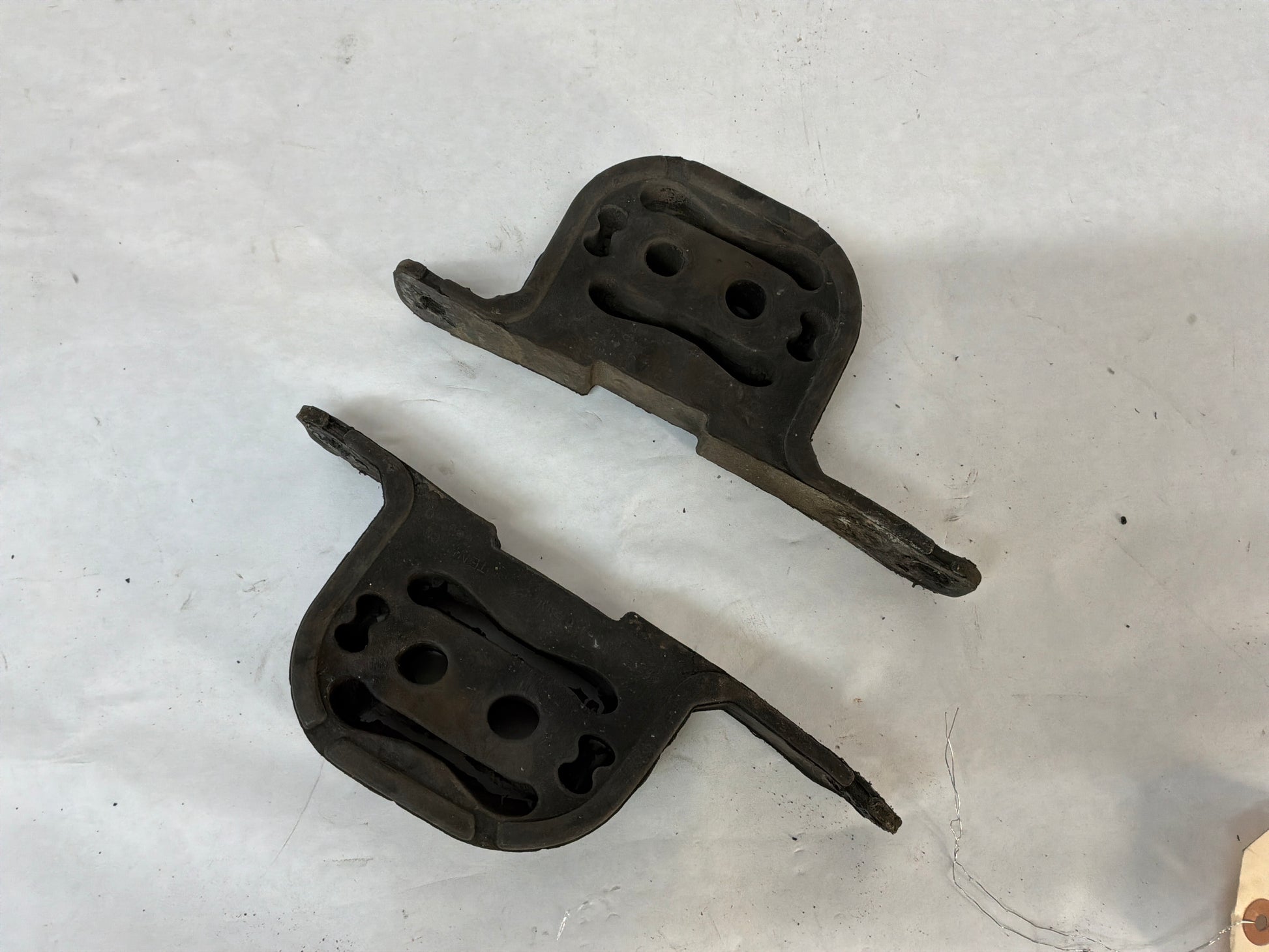 Exhaust hangers - Day's Parts Yard