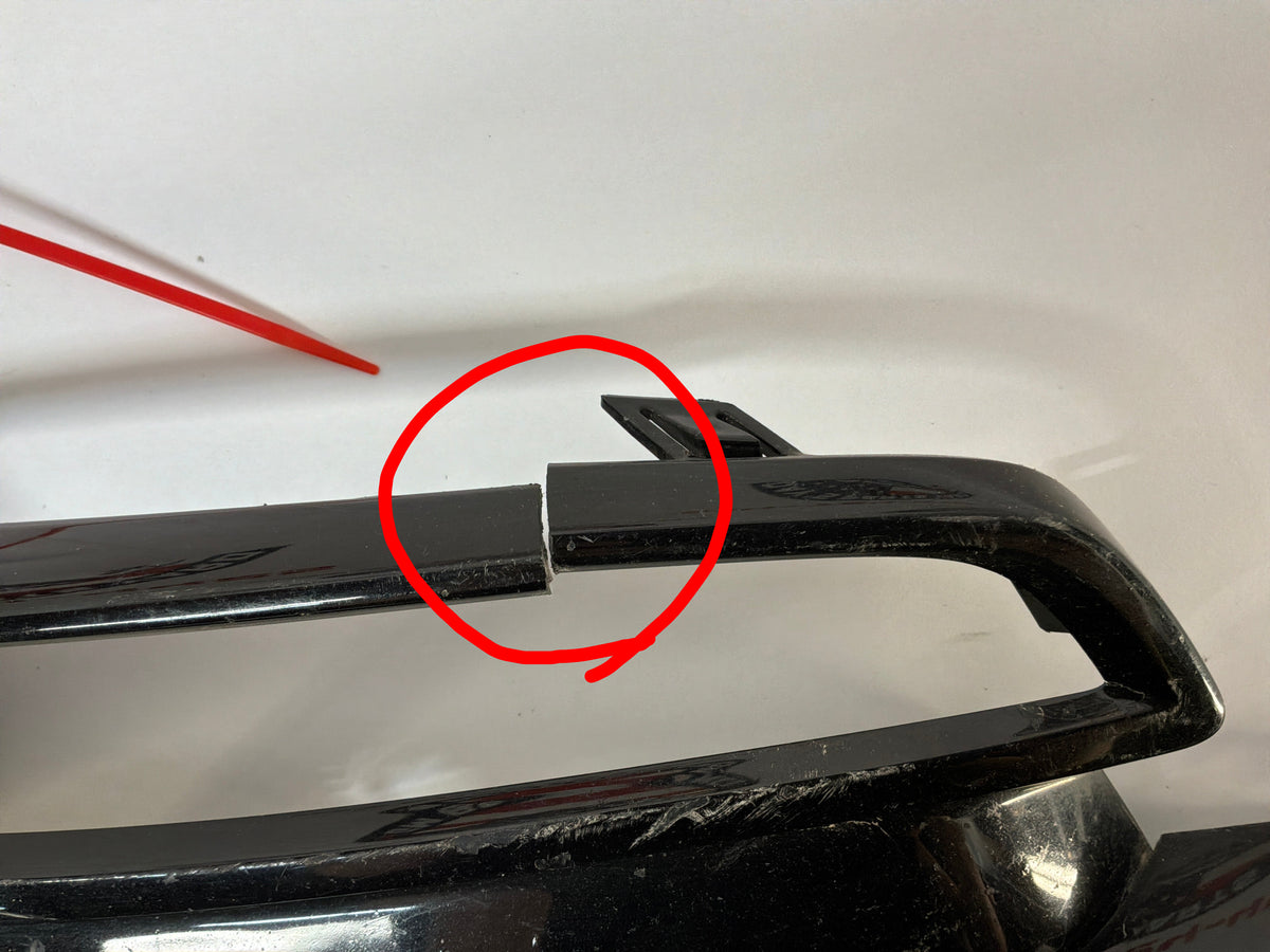 2017 Chevy SS Sedan RH Passenger Front Bumper Bezel Surround Trim Molding OEM DAMAGED