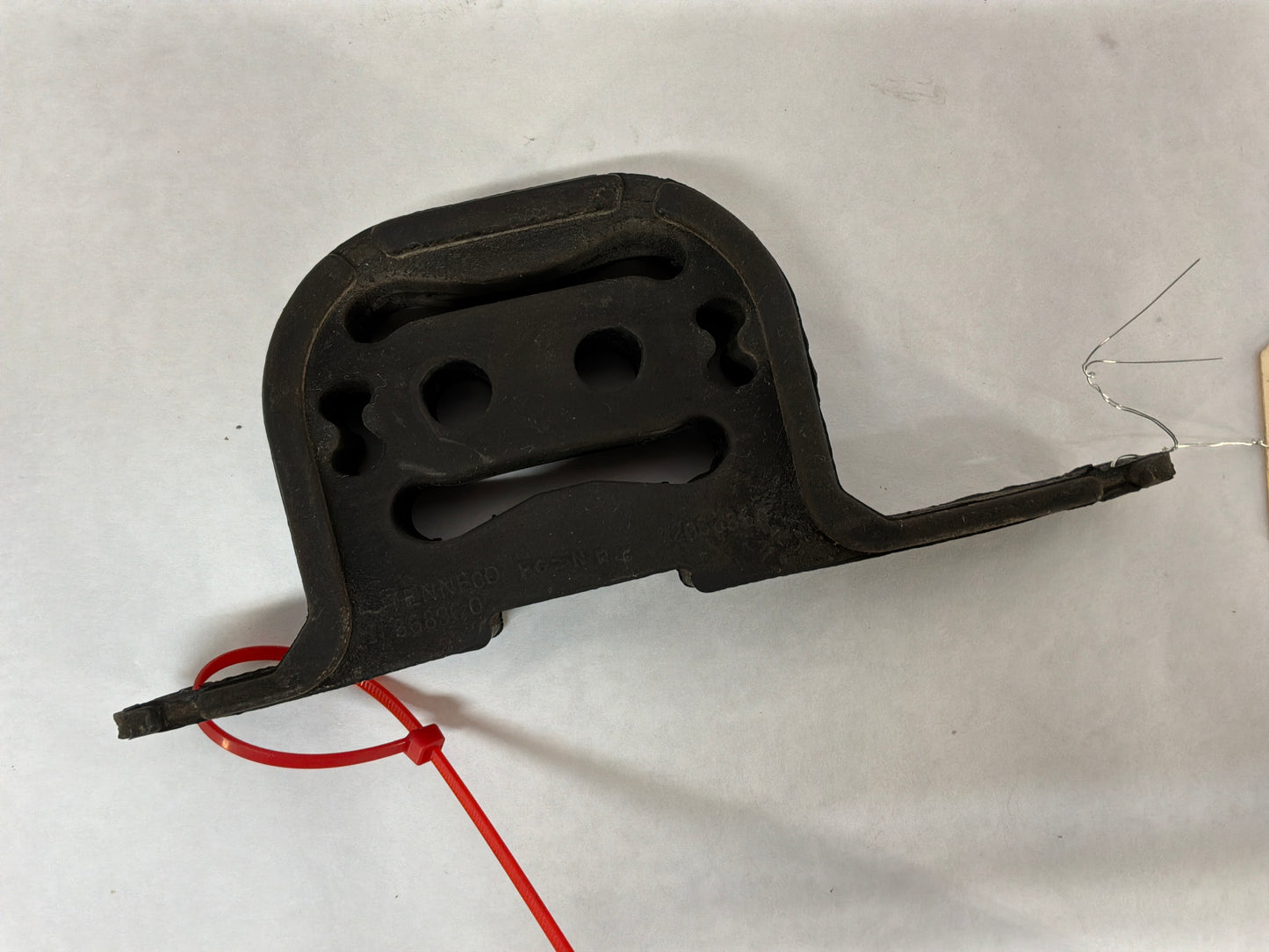 2008 Pontiac G8 Base Exhaust Muffler Hanger Bracket Mount Bushing OEM